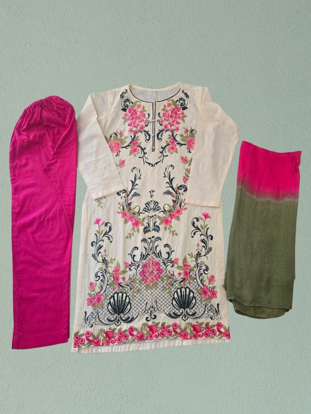 Pakistani Indian Womens Embroidered Shalwar Kameez Dupatta 3 Piece Set Large